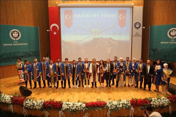 universitemiz-2024-2025-akademik-yili-mezuniyeti-gerceklestirildi